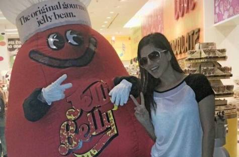 Sunny Leone parties in Dubai